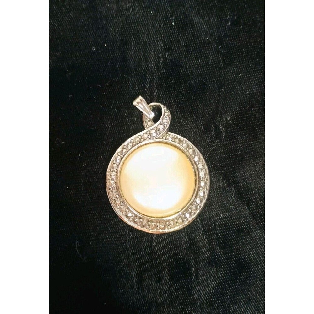 White Enamel Round Silver Tone Pendant For Necklace